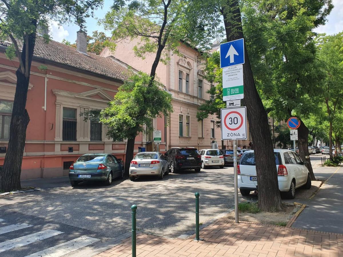 Pompar Belvarosi Apartman Сегед Экстерьер фото
