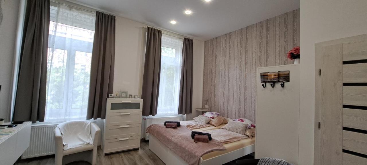 Pompar Belvarosi Apartman Сегед Экстерьер фото