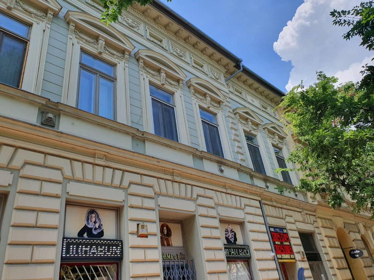 Pompar Belvarosi Apartman Сегед Экстерьер фото